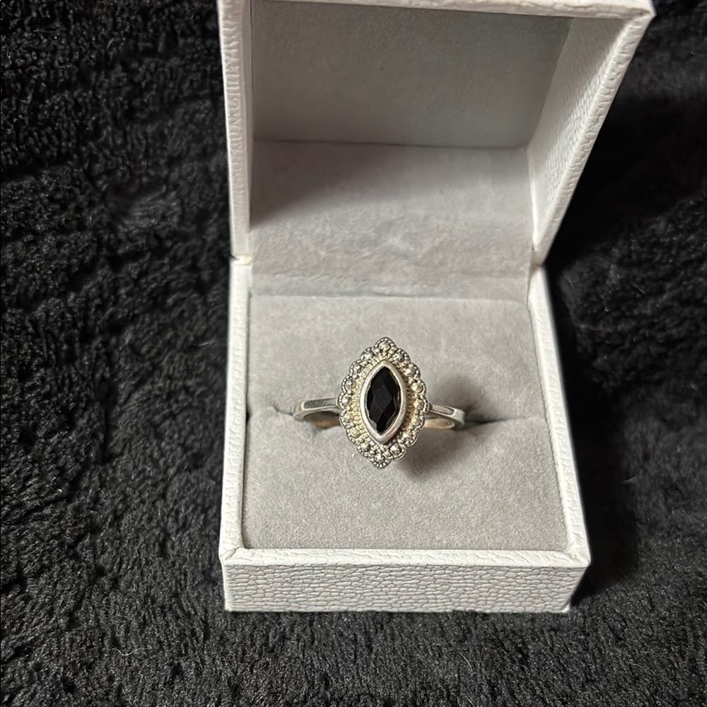 Elegant Silver and Black Marquise Ring